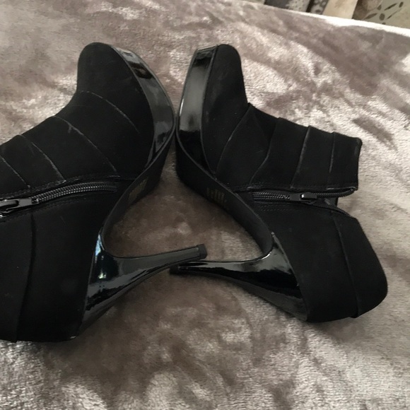 Heels - Picture 2 of 10